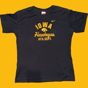 Vintage 90s NCAA Iowa Hawkeyes Nike Women’s XL Short Sleeve T Shirt